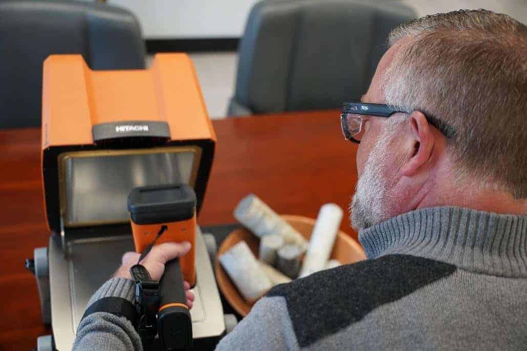 4 Tips for Using a Portable XRF Analyzer
